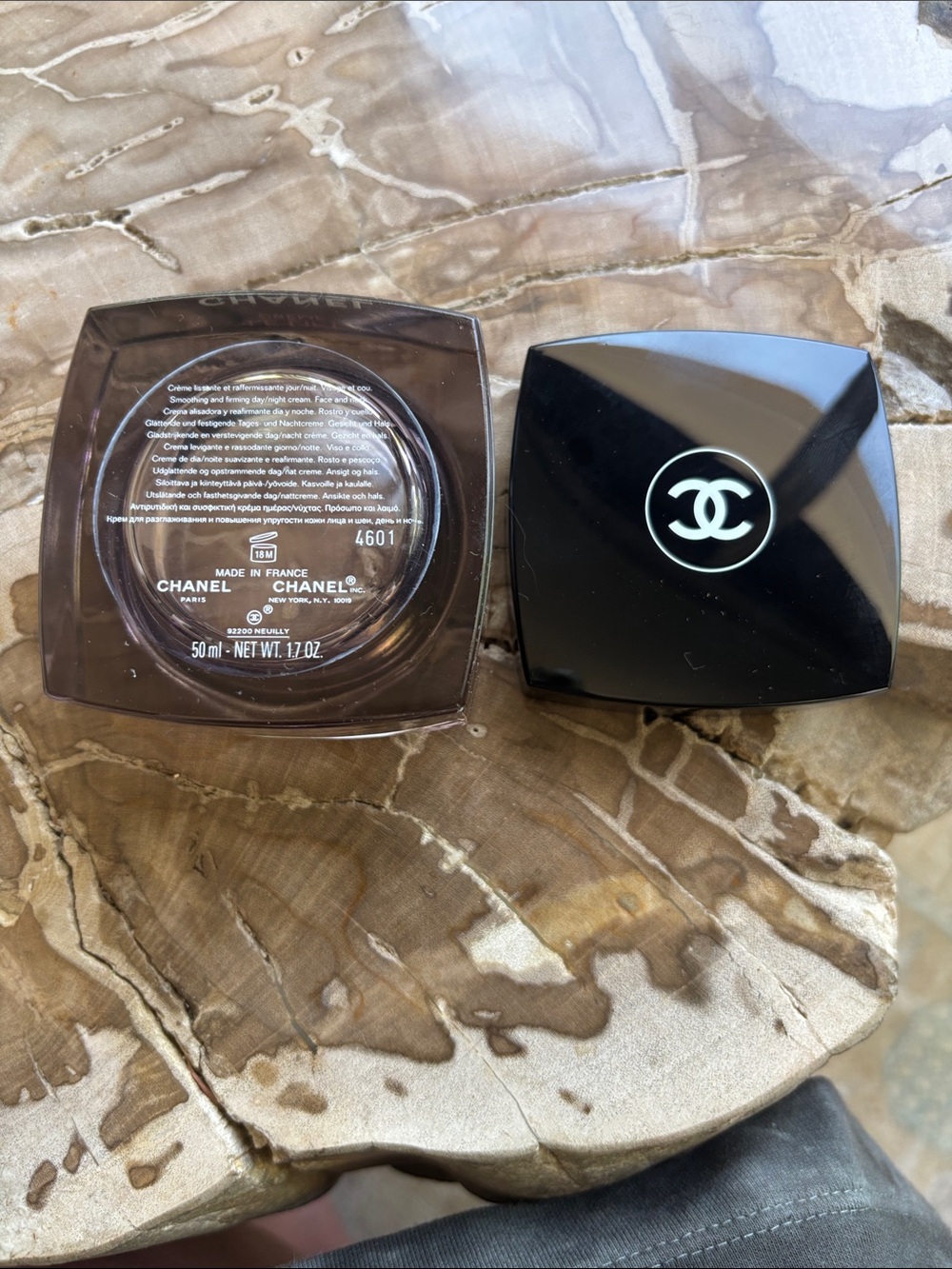 CHANEL Le Lift Crème - Purple and Black Jar - Picture 3 of 4